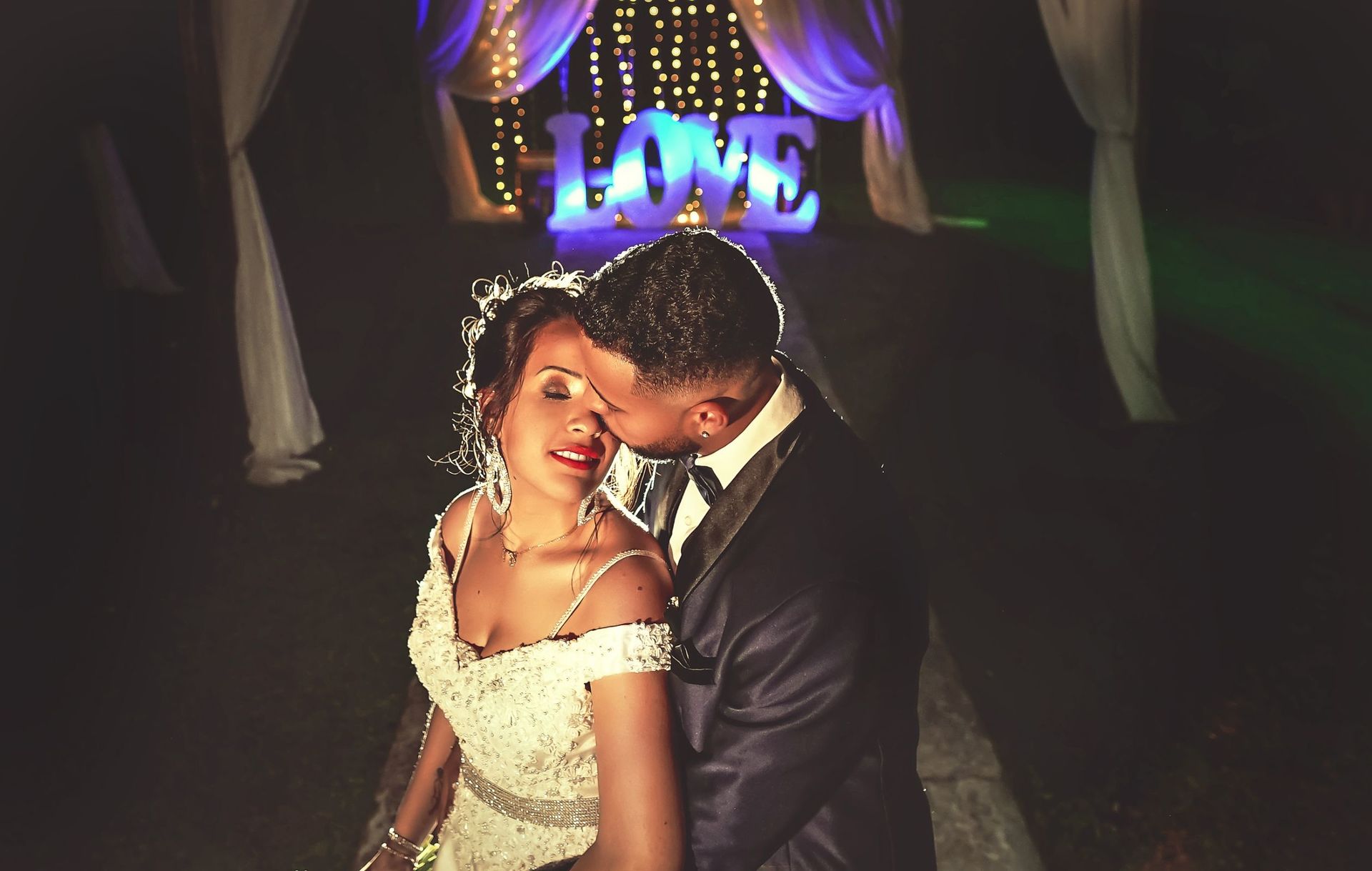 Foto O dia tão esperado chegou para esse casal... o dia do sim ...  - Imagem 18