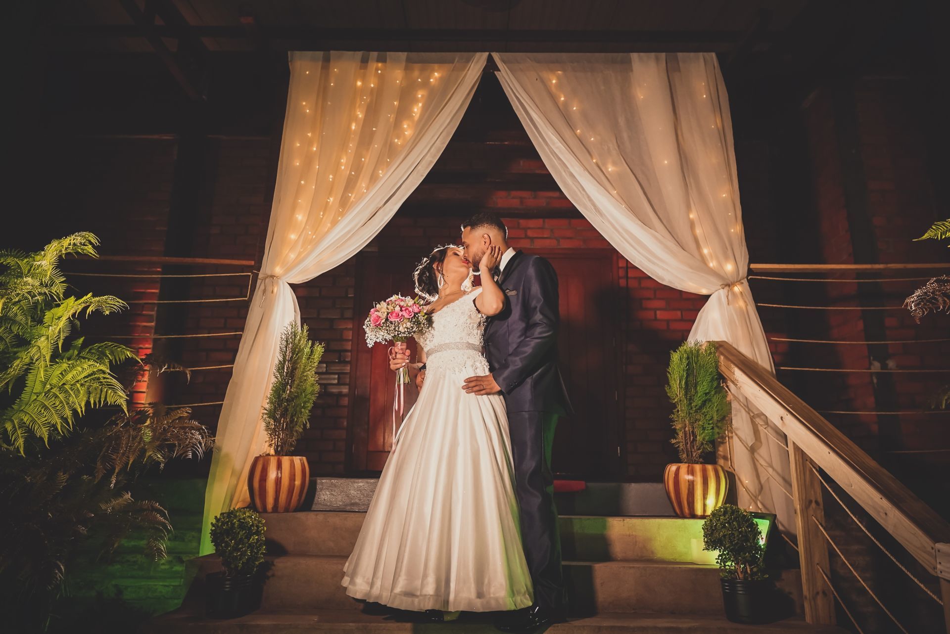 Foto O dia tão esperado chegou para esse casal... o dia do sim ...  - Imagem 23