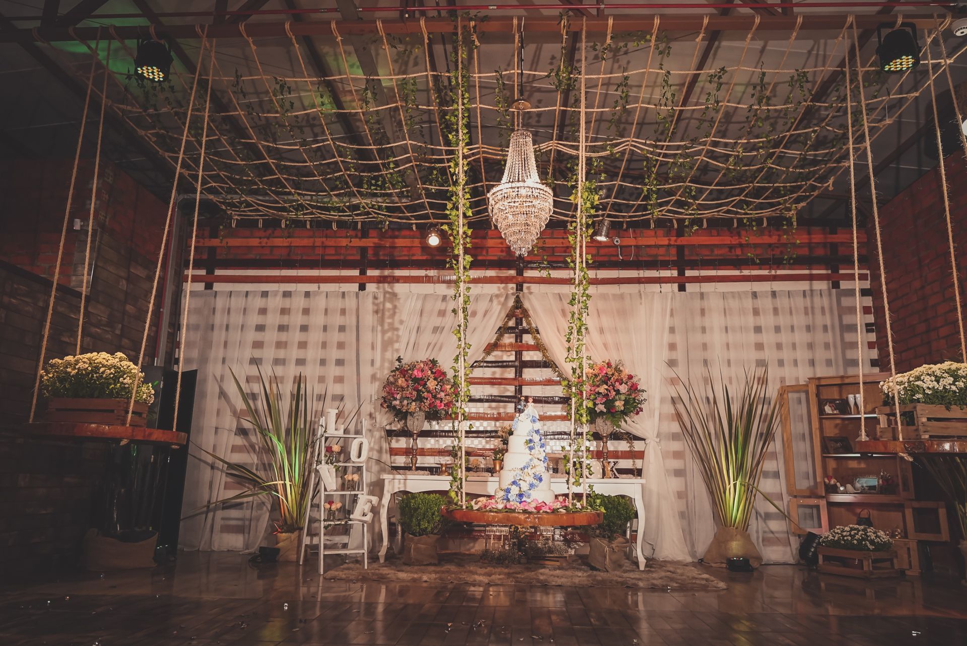 Foto O dia tão esperado chegou para esse casal... o dia do sim ...  - Imagem 25