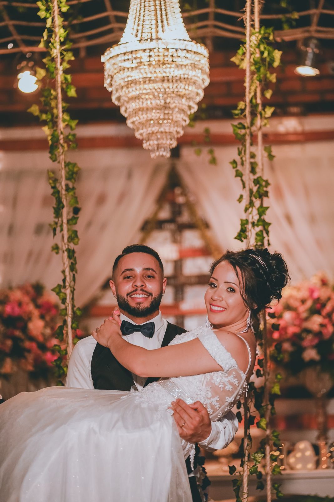 Foto O dia tão esperado chegou para esse casal... o dia do sim ...  - Imagem 51