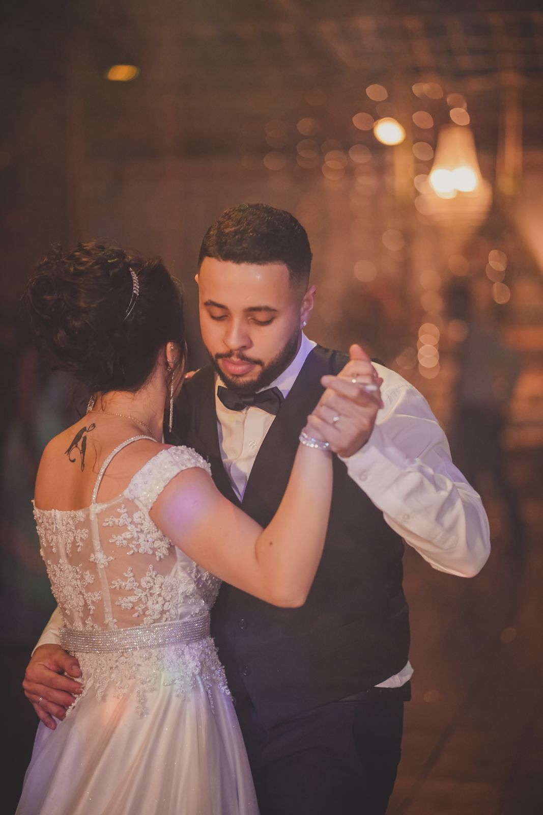 Foto O dia tão esperado chegou para esse casal... o dia do sim ...  - Imagem 49