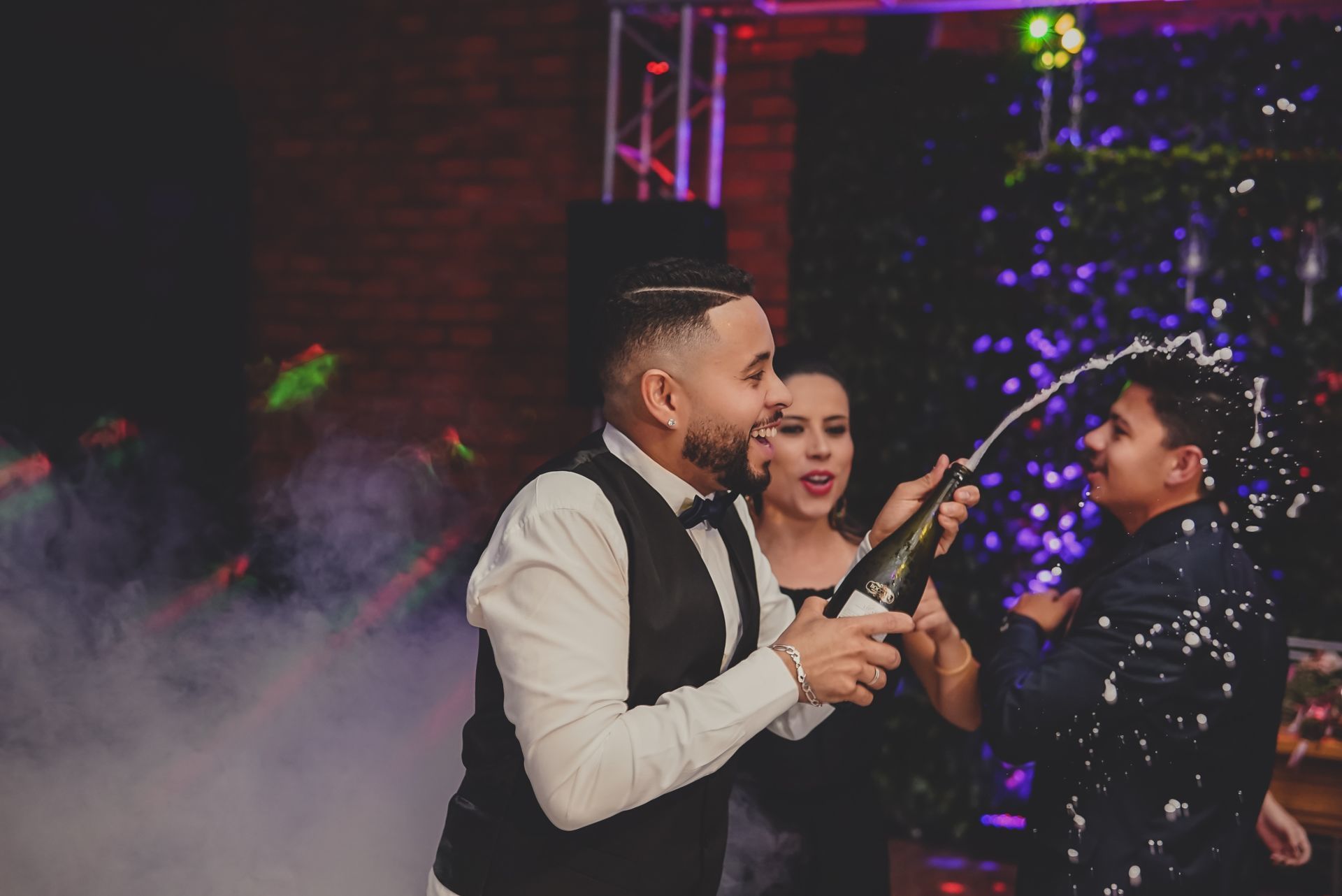 Foto O dia tão esperado chegou para esse casal... o dia do sim ...  - Imagem 42