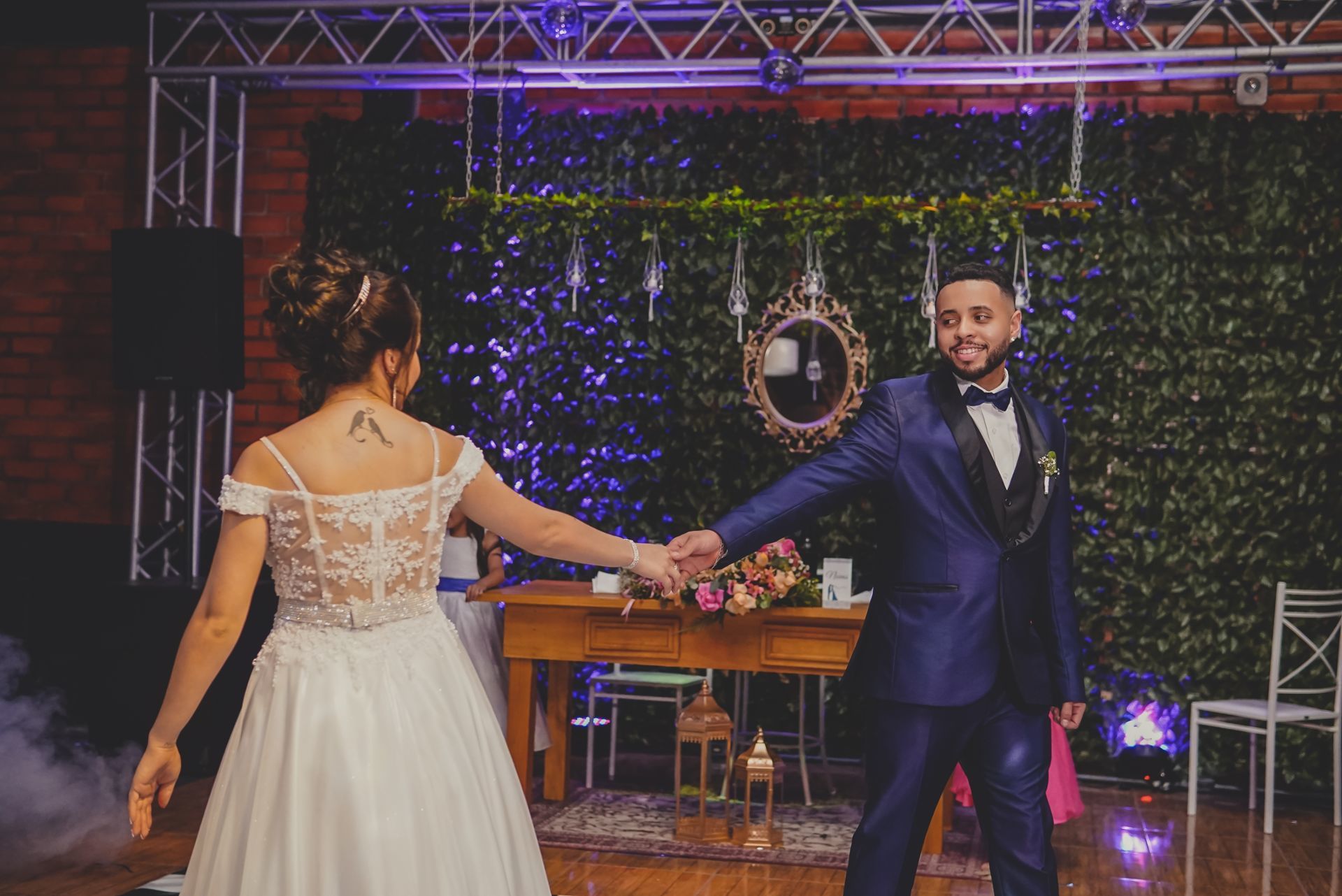 Foto O dia tão esperado chegou para esse casal... o dia do sim ...  - Imagem 35