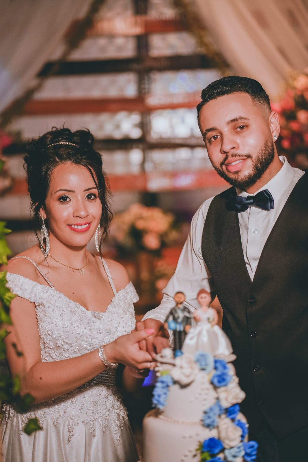 Foto O dia tão esperado chegou para esse casal... o dia do sim ...  - Imagem 53