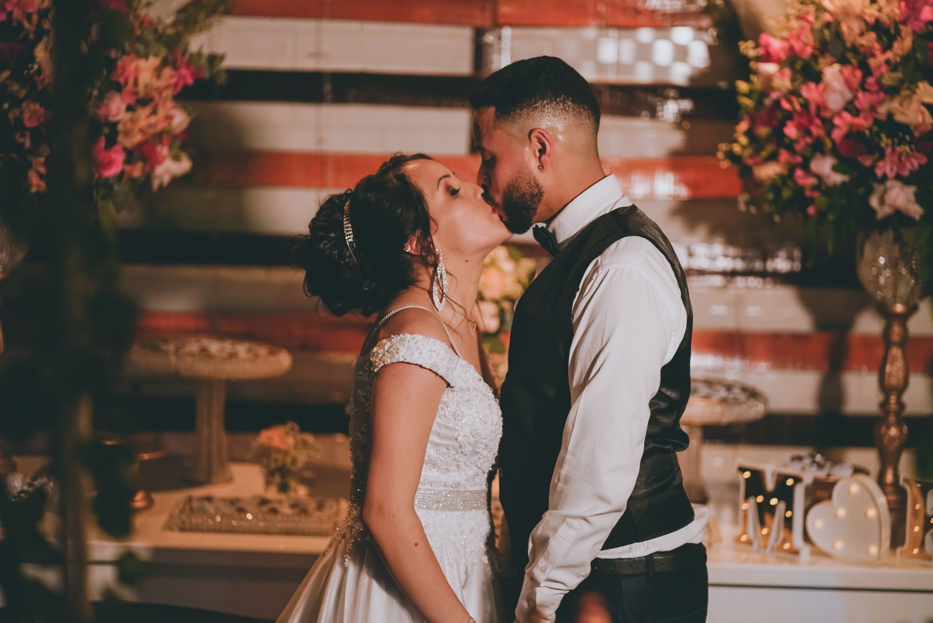 Foto O dia tão esperado chegou para esse casal... o dia do sim ...  - Imagem 52